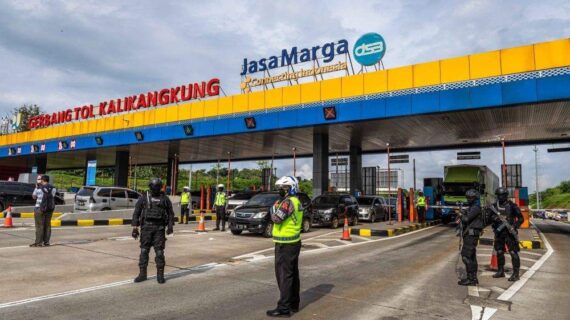 Arus Mudik: Ribuan Kendaraan Kekurangan Saldo E-toll di Kalikangkung