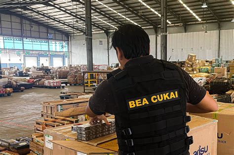 Apa Perbedaan Custom dan Customs? Ini Penjelasan Lengkapnya!